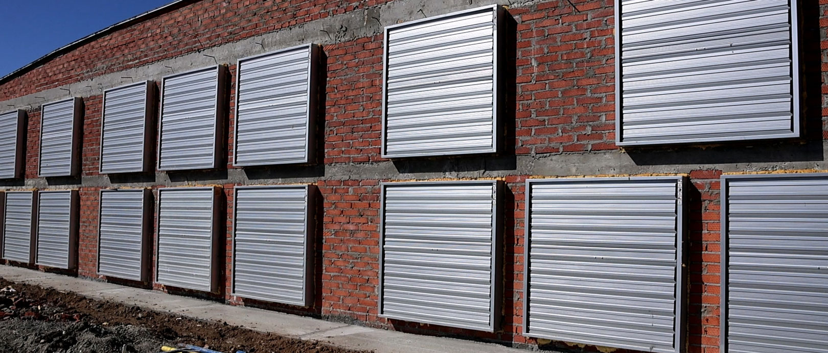 Projeto Russo de Cria&ccedil;&atilde;o de Galinhas Poedeiras em Gaiolas